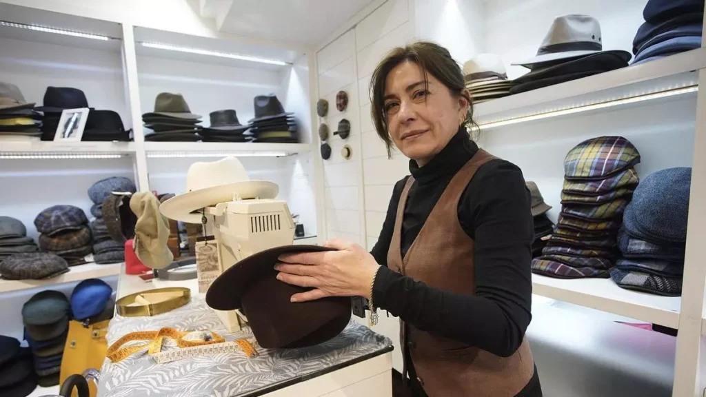 https://barretssinclair.com/. La propietaria María Romero en la tienda.